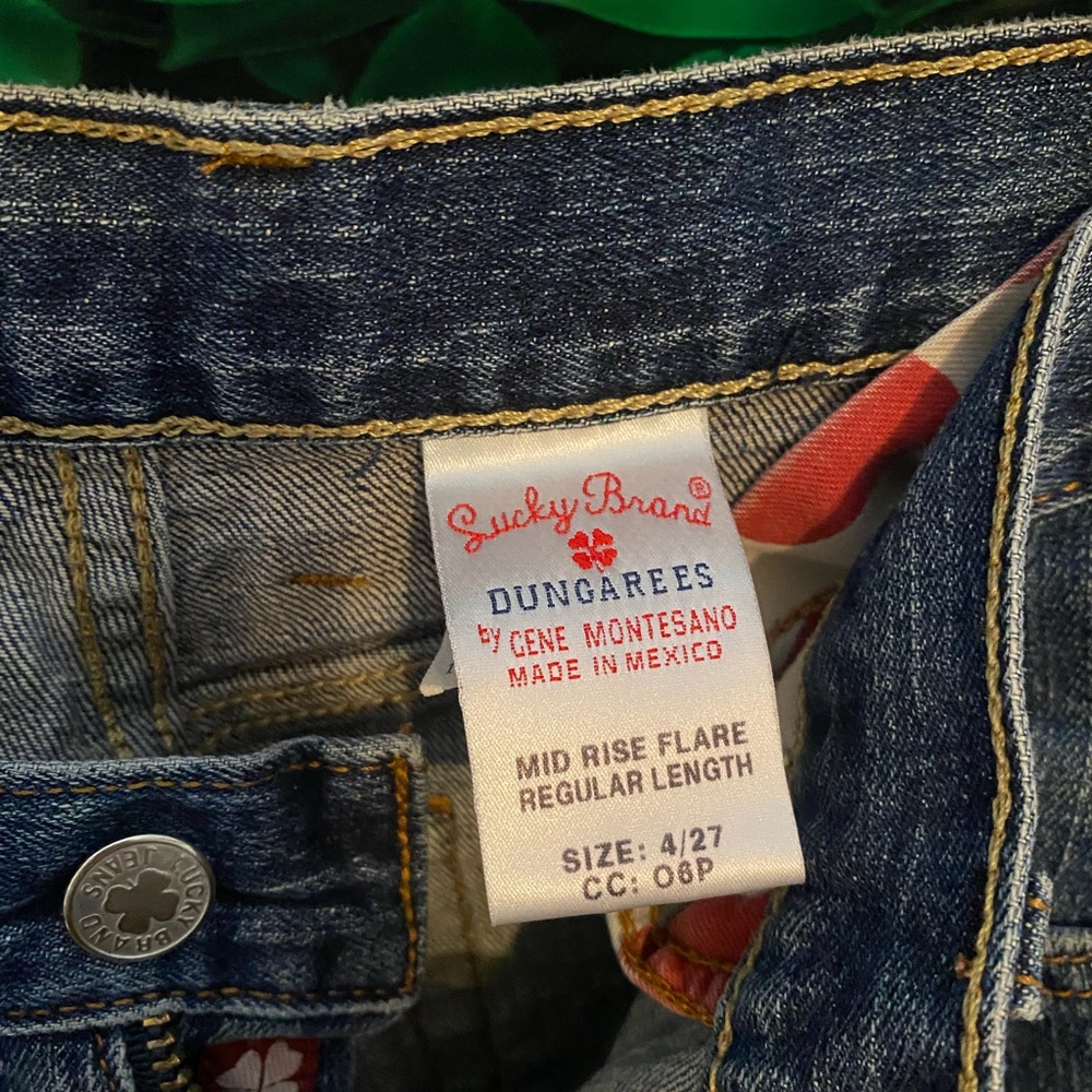 Lucky brand jeans. Super cute slight flare/boot cut